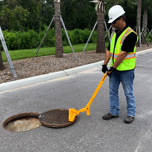 How to Lift a Manhole Cover - U.S.SAWS